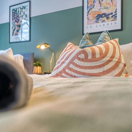 2 Bedroom Stylish Spacious Apt, Sleeps 6, Central Cheltenham, With Free Parking - By Blue Puffin Stays Zewnętrze zdjęcie