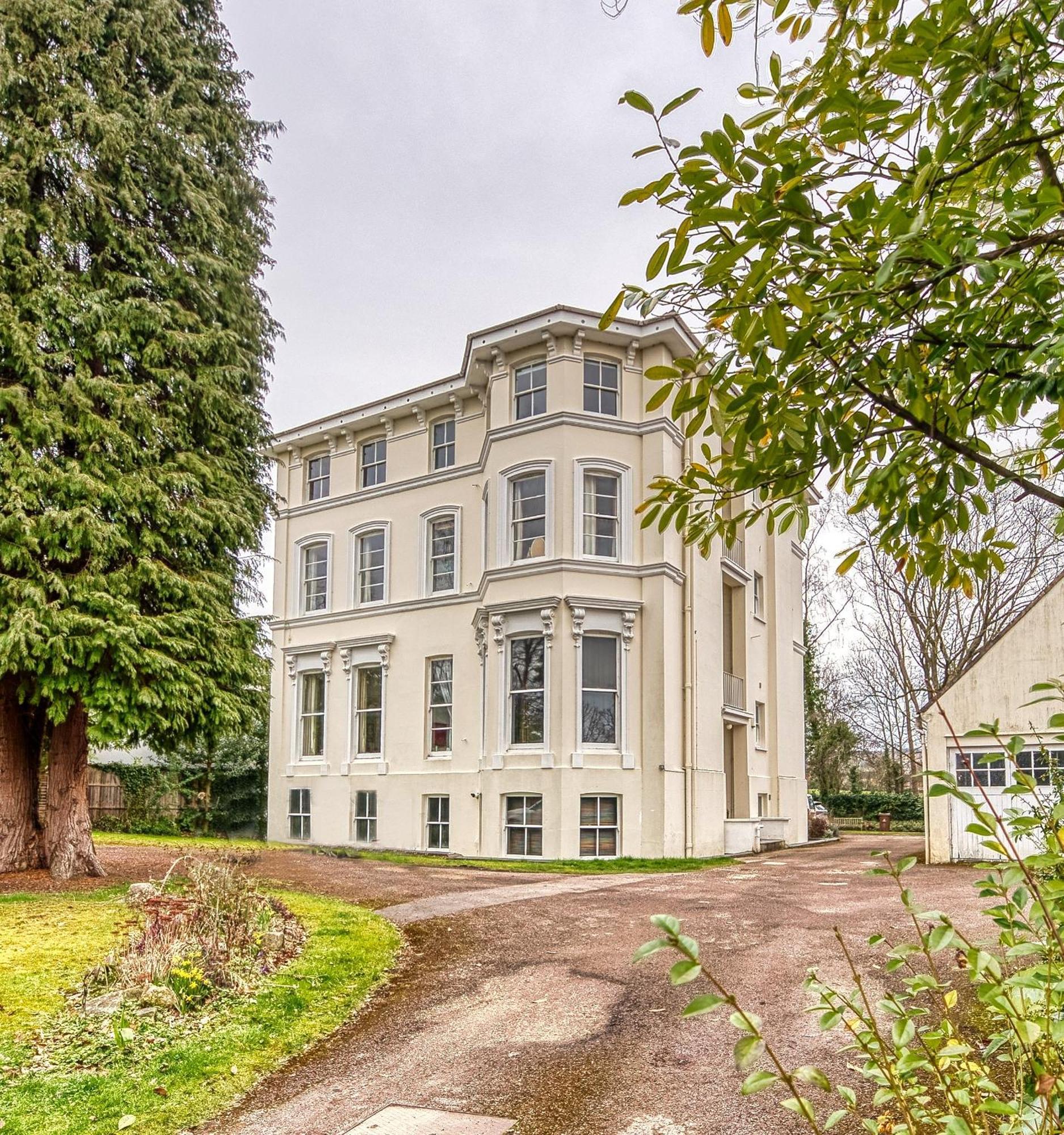 2 Bedroom Stylish Spacious Apt, Sleeps 6, Central Cheltenham, With Free Parking - By Blue Puffin Stays Zewnętrze zdjęcie