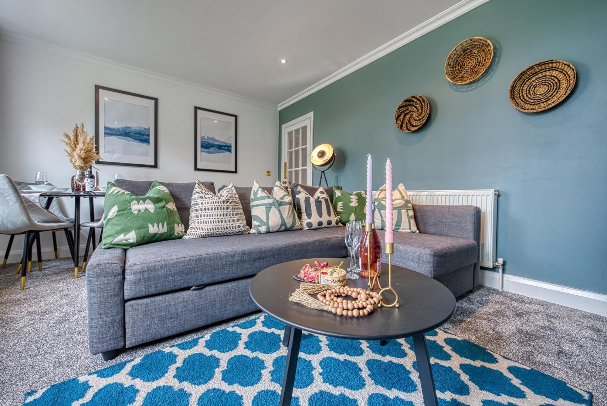 2 Bedroom Stylish Spacious Apt, Sleeps 6, Central Cheltenham, With Free Parking - By Blue Puffin Stays Zewnętrze zdjęcie