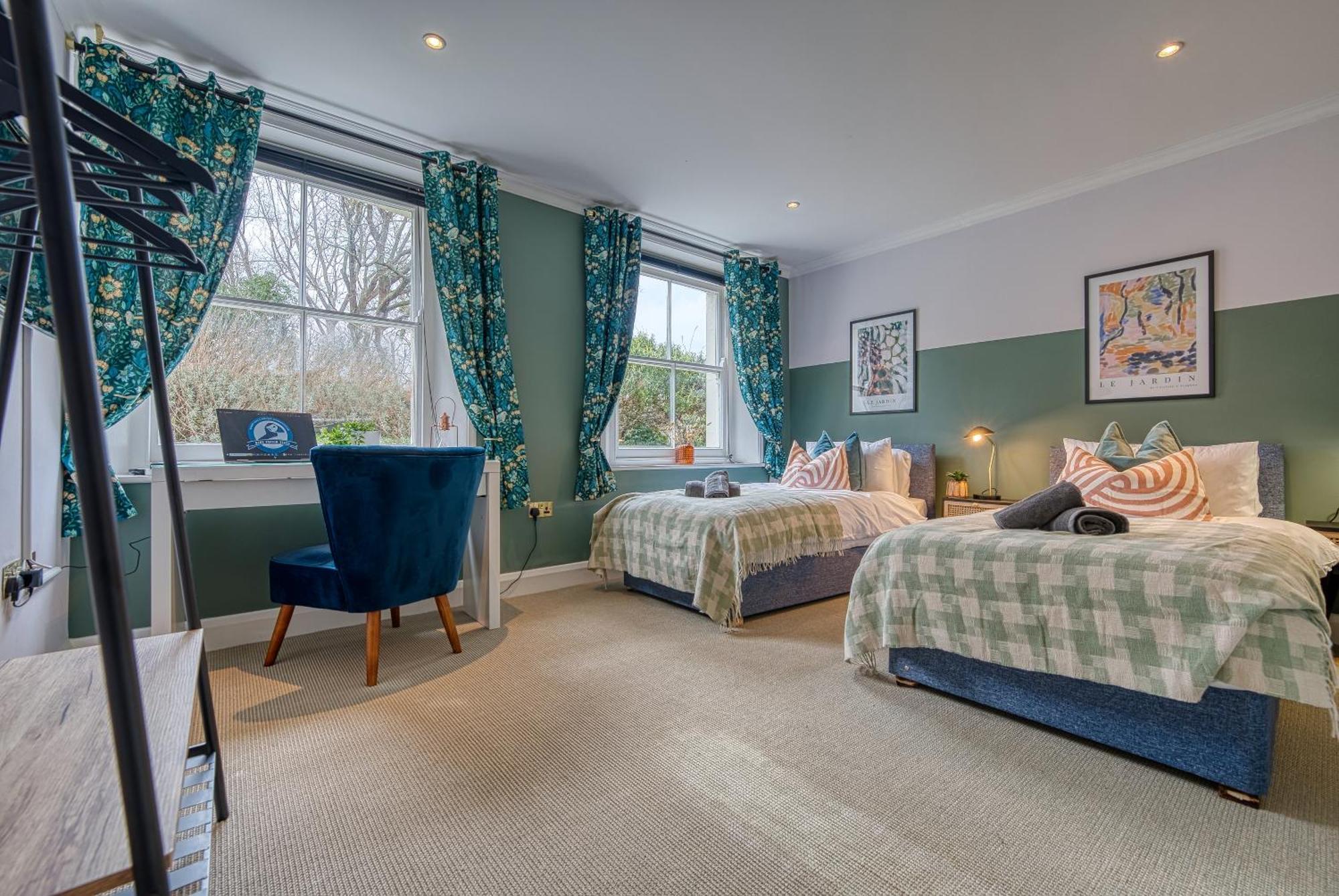2 Bedroom Stylish Spacious Apt, Sleeps 6, Central Cheltenham, With Free Parking - By Blue Puffin Stays Zewnętrze zdjęcie
