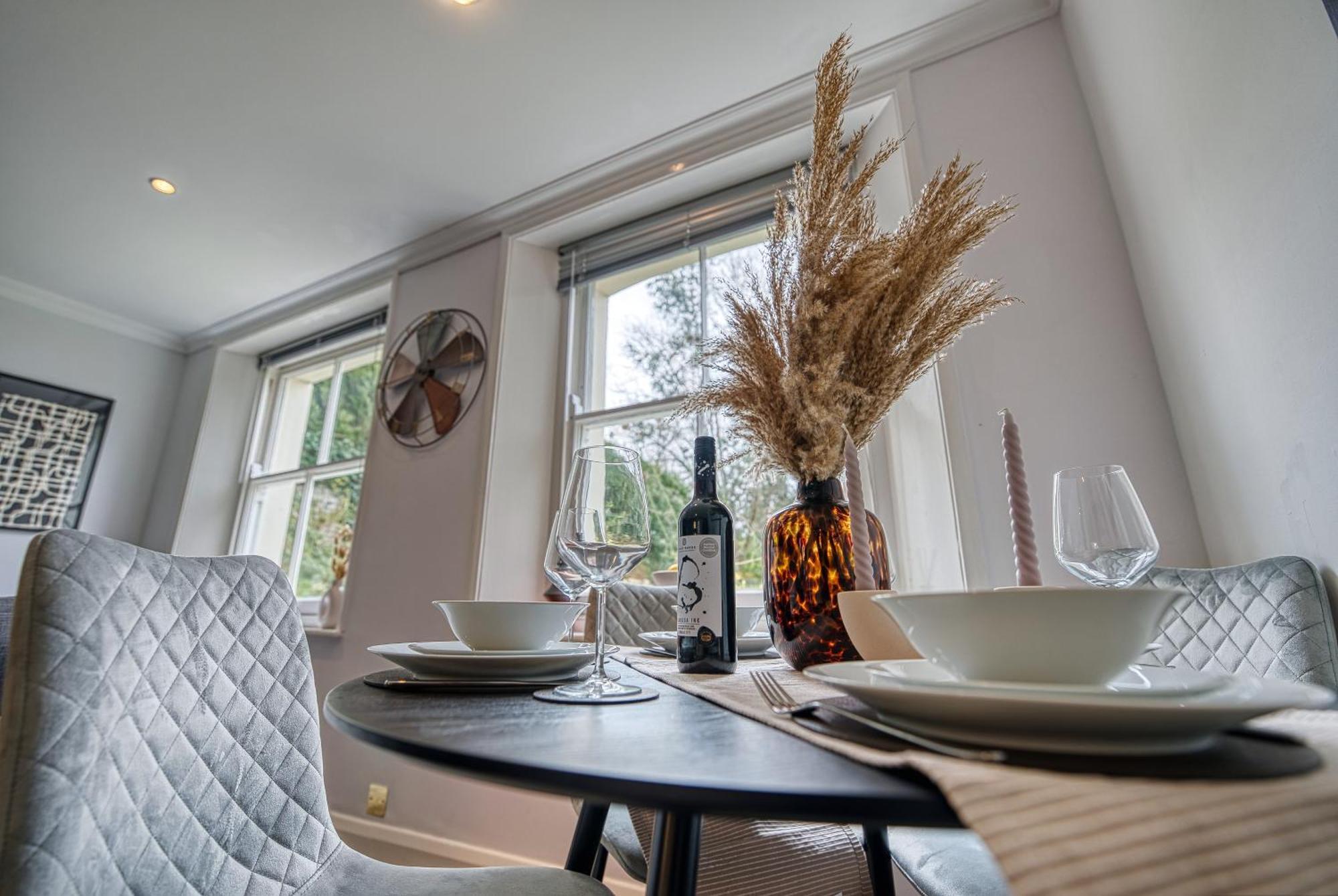 2 Bedroom Stylish Spacious Apt, Sleeps 6, Central Cheltenham, With Free Parking - By Blue Puffin Stays Zewnętrze zdjęcie