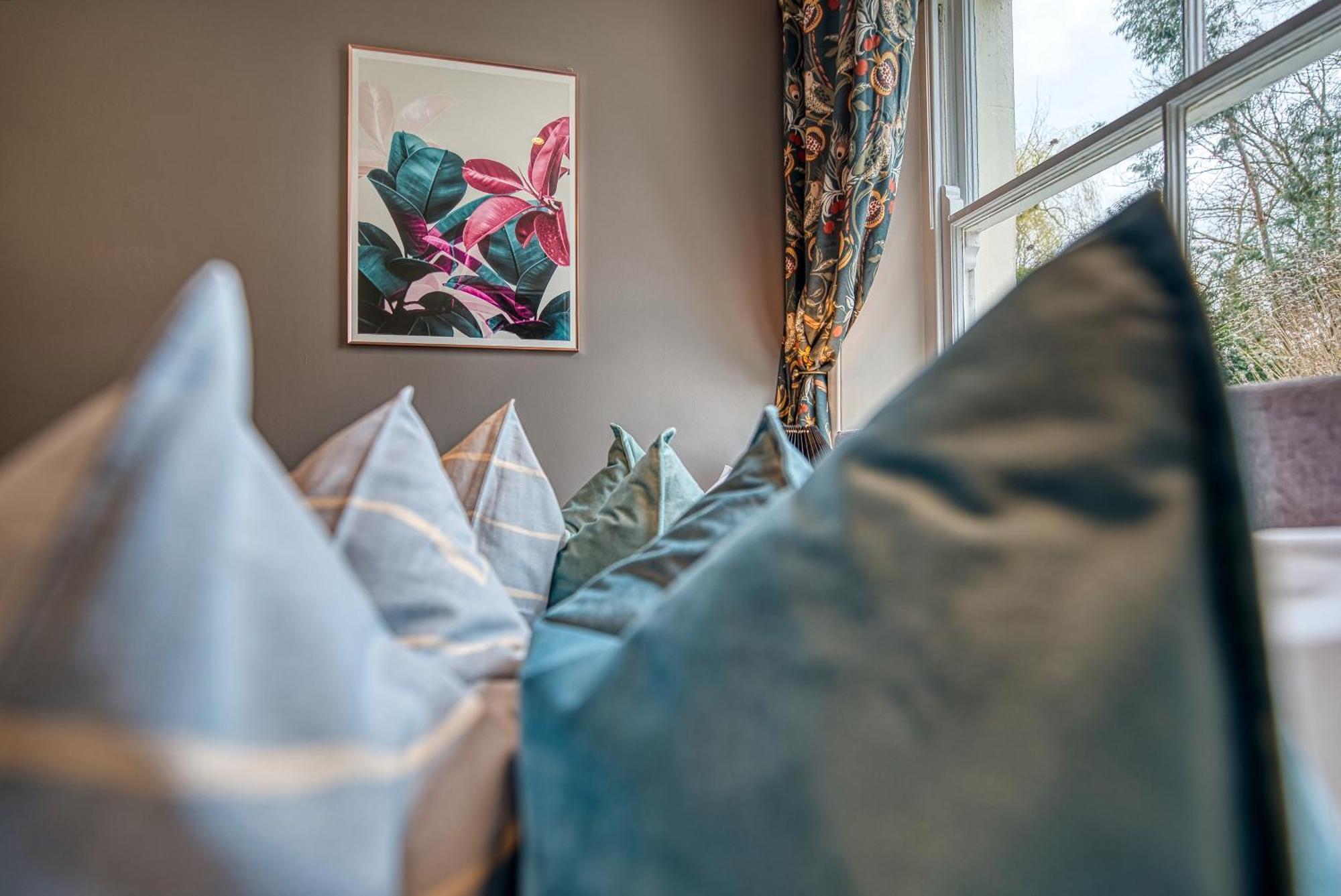 2 Bedroom Stylish Spacious Apt, Sleeps 6, Central Cheltenham, With Free Parking - By Blue Puffin Stays Zewnętrze zdjęcie