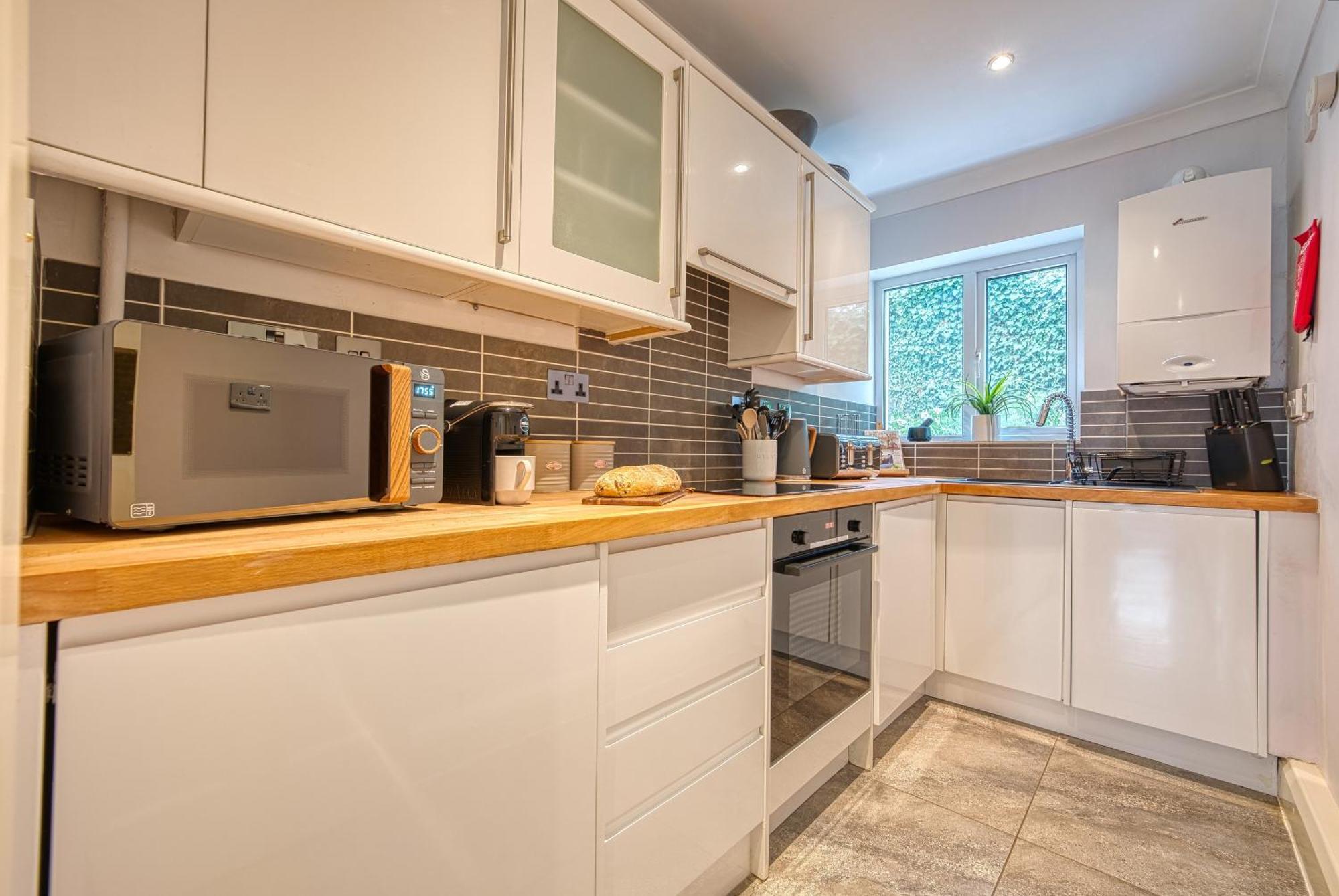 2 Bedroom Stylish Spacious Apt, Sleeps 6, Central Cheltenham, With Free Parking - By Blue Puffin Stays Zewnętrze zdjęcie
