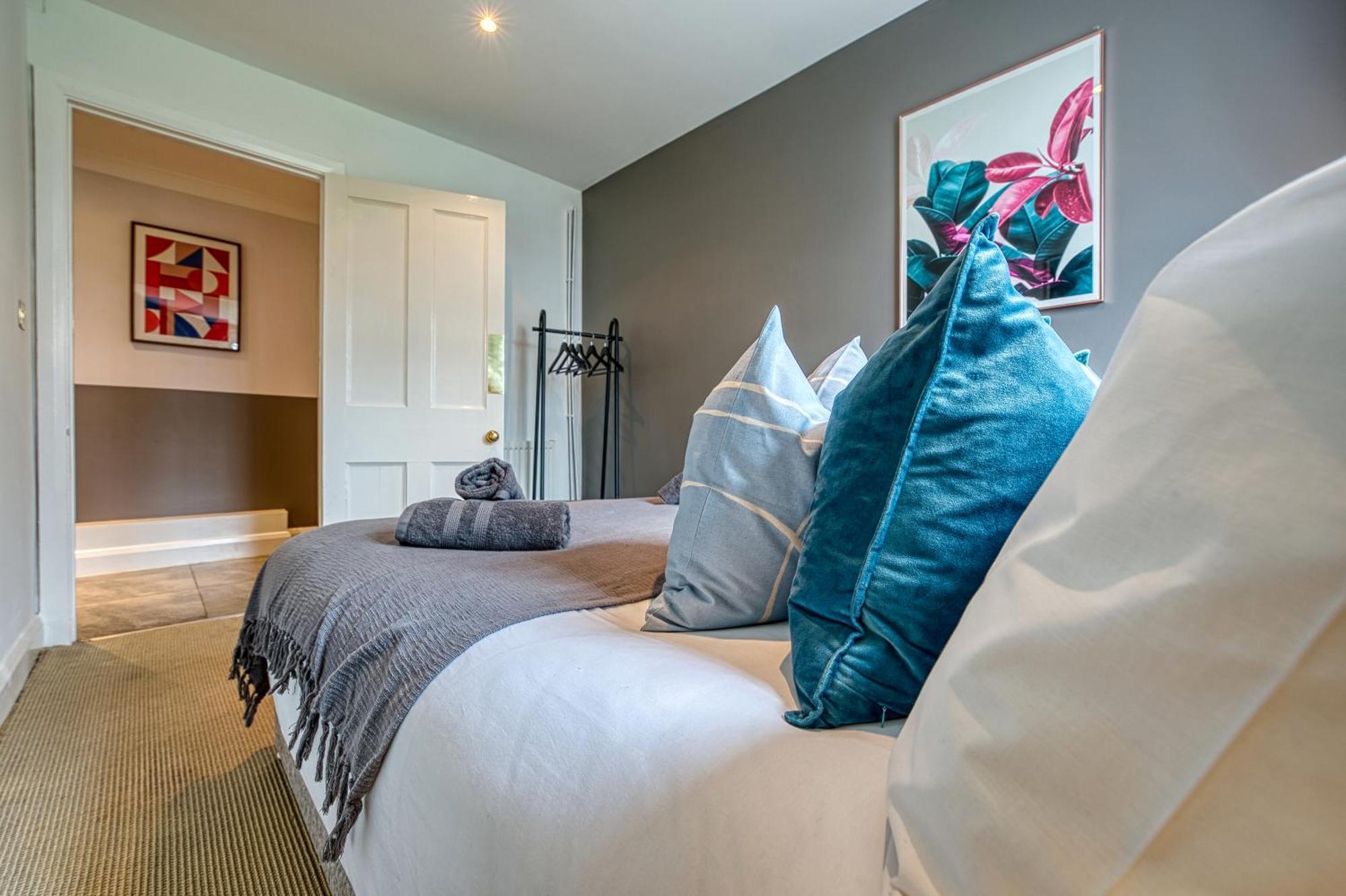 2 Bedroom Stylish Spacious Apt, Sleeps 6, Central Cheltenham, With Free Parking - By Blue Puffin Stays Zewnętrze zdjęcie