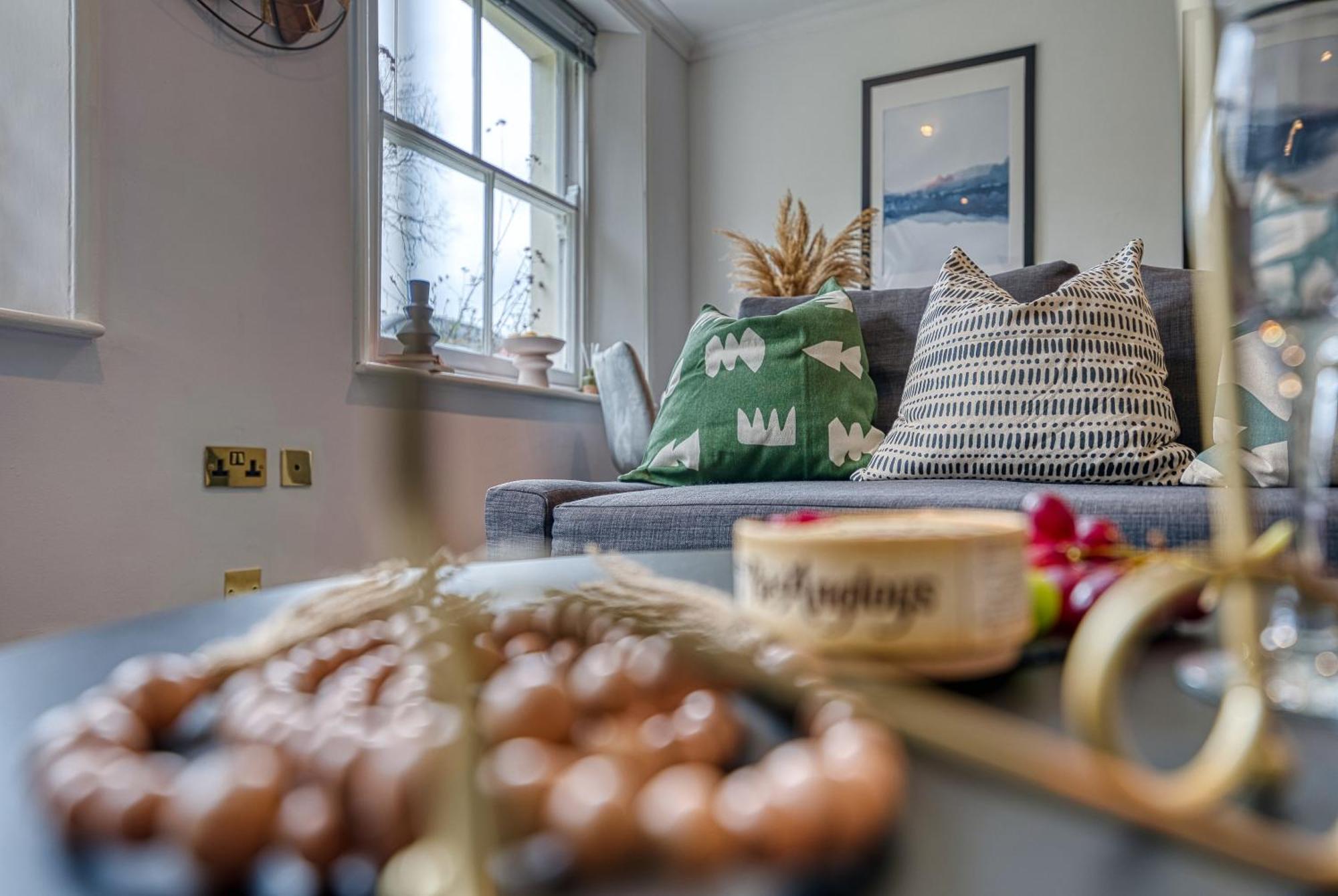 2 Bedroom Stylish Spacious Apt, Sleeps 6, Central Cheltenham, With Free Parking - By Blue Puffin Stays Zewnętrze zdjęcie