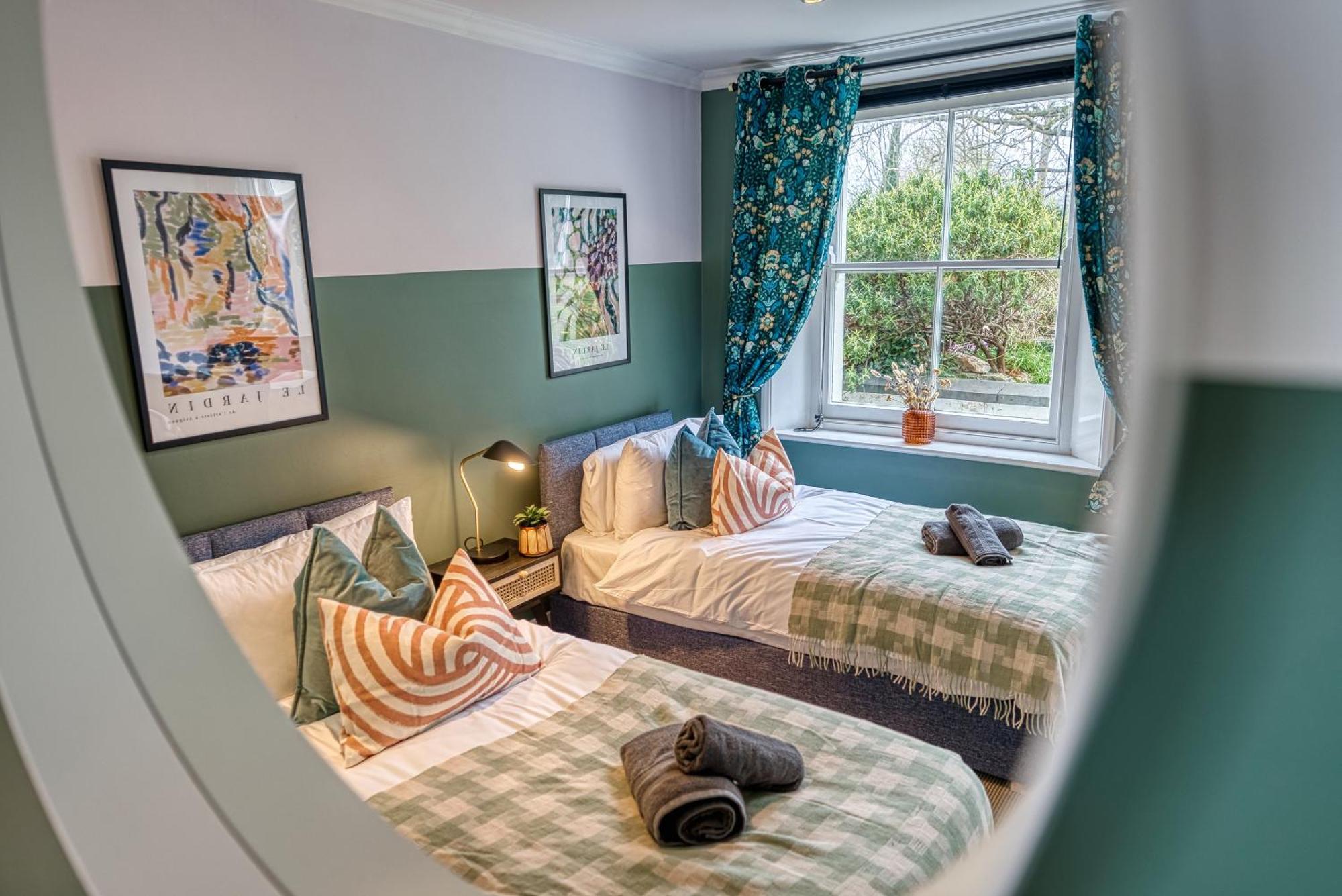 2 Bedroom Stylish Spacious Apt, Sleeps 6, Central Cheltenham, With Free Parking - By Blue Puffin Stays Zewnętrze zdjęcie