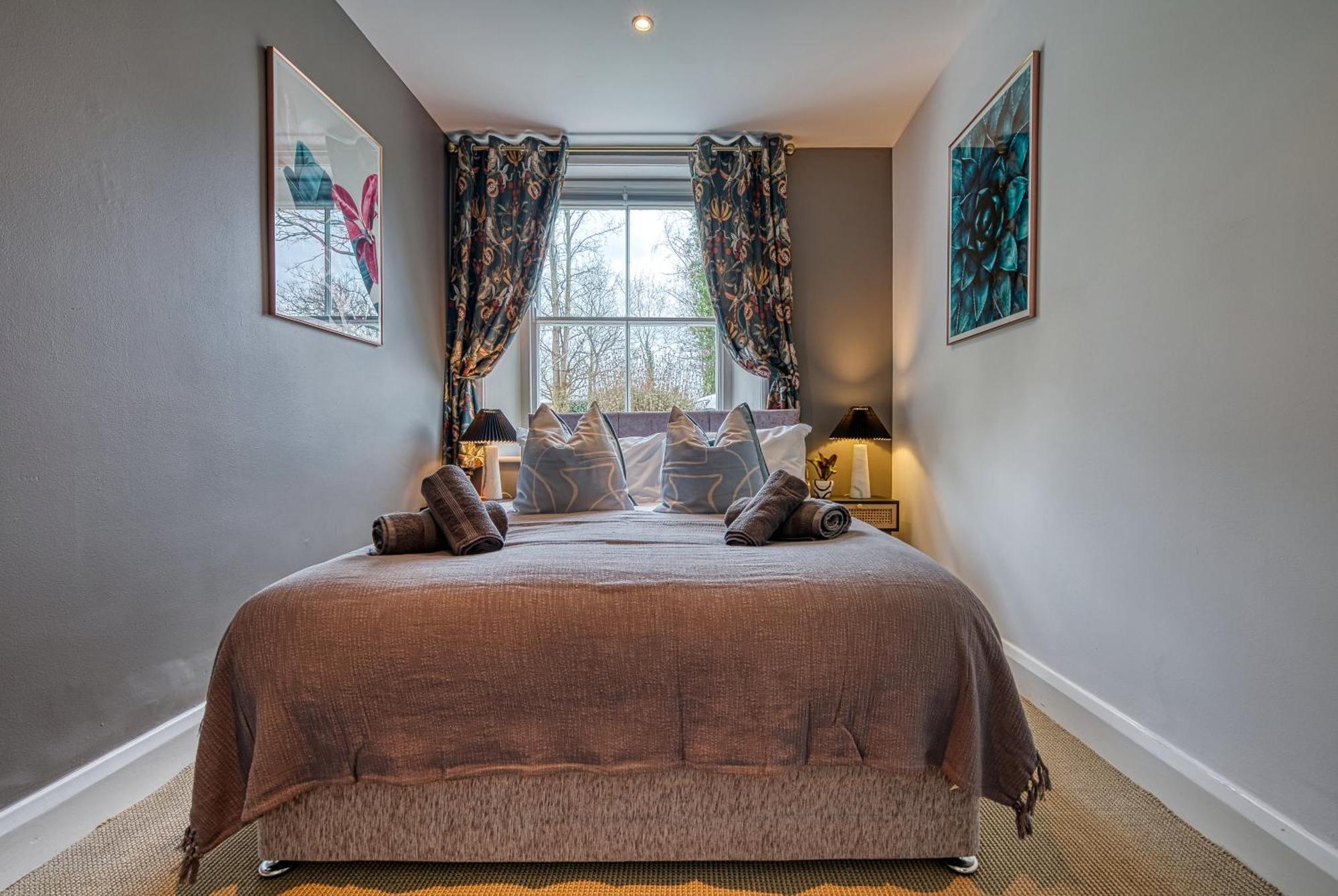 2 Bedroom Stylish Spacious Apt, Sleeps 6, Central Cheltenham, With Free Parking - By Blue Puffin Stays Zewnętrze zdjęcie