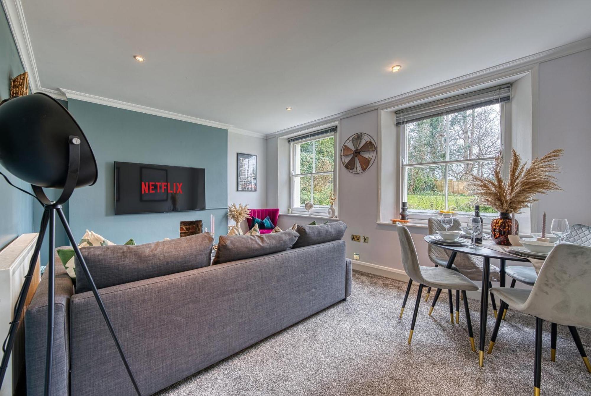 2 Bedroom Stylish Spacious Apt, Sleeps 6, Central Cheltenham, With Free Parking - By Blue Puffin Stays Zewnętrze zdjęcie